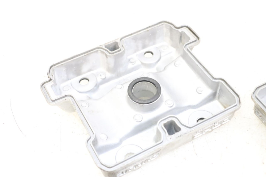 photo de Valve cover HYOSUNG GV AQUILA 125 (2000 - 2004) - Points de fixation