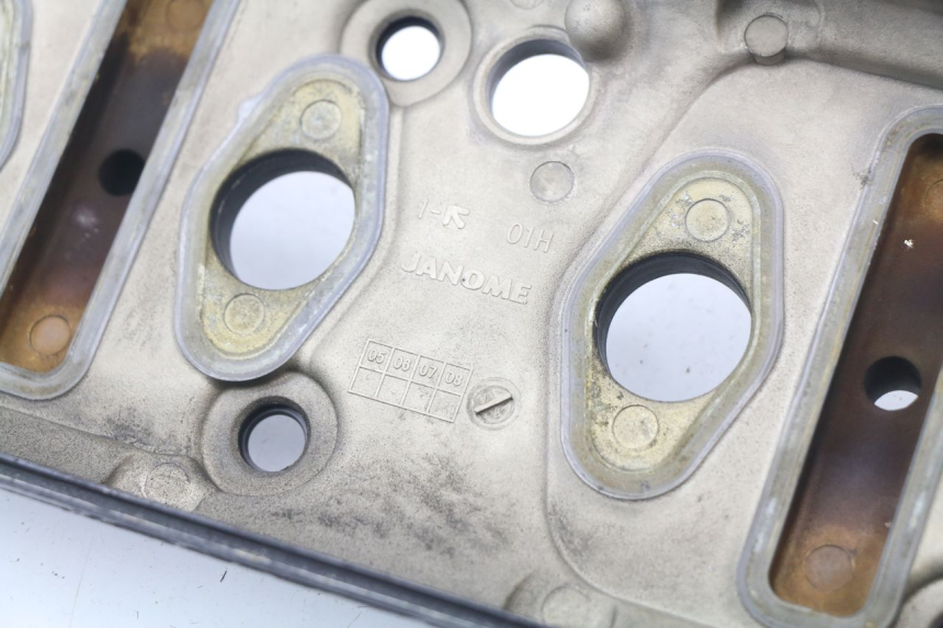 photo de CACHE CULBUTEUR SUZUKI GSX-R GSXR 600 (2008 - 2010) - Détail de la pièce