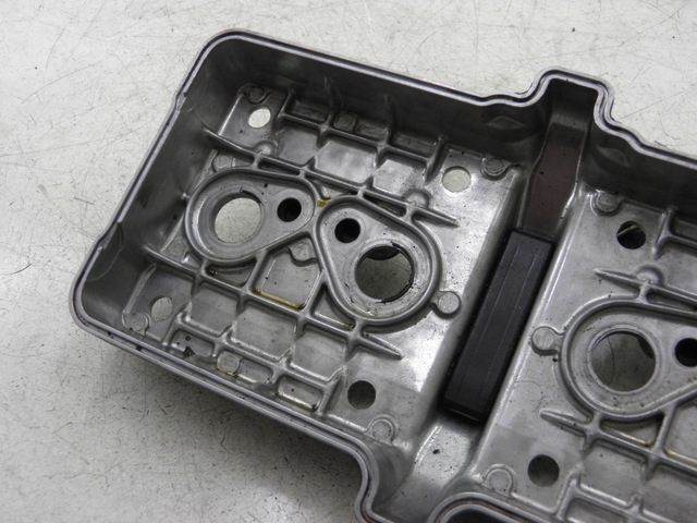 photo de CACHE CULBUTEUR KAWASAKI ZZR 600 (1995 - 2004)