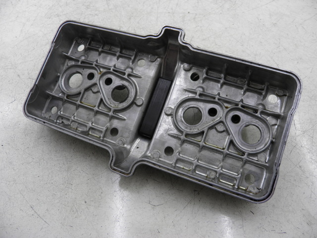 photo de CACHE CULBUTEUR KAWASAKI ZZR 600 (1995 - 2004)