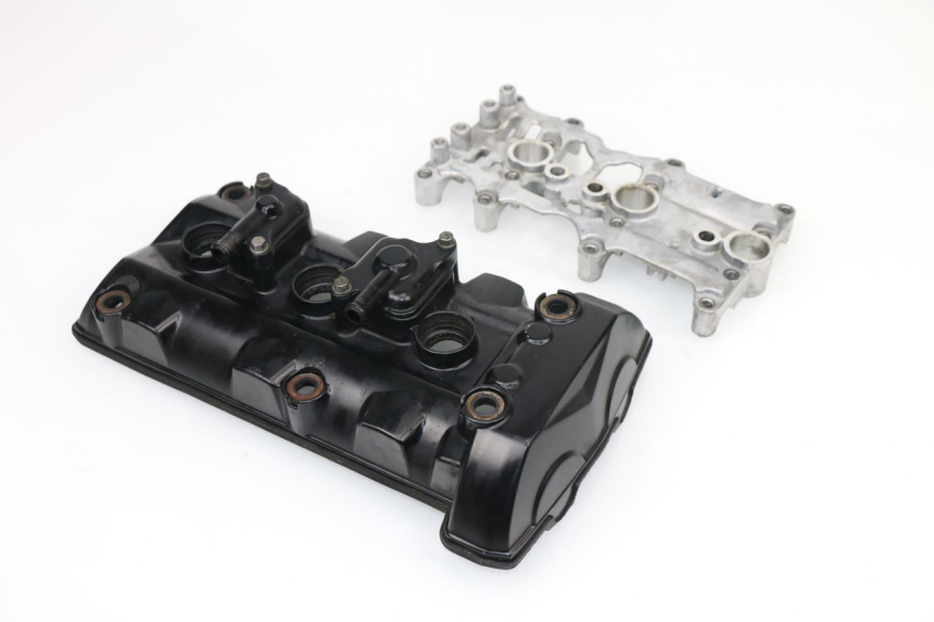 photo de CACHE CULBUTEUR TRIUMPH STREET TRIPLE 675 (2007 - 2012)