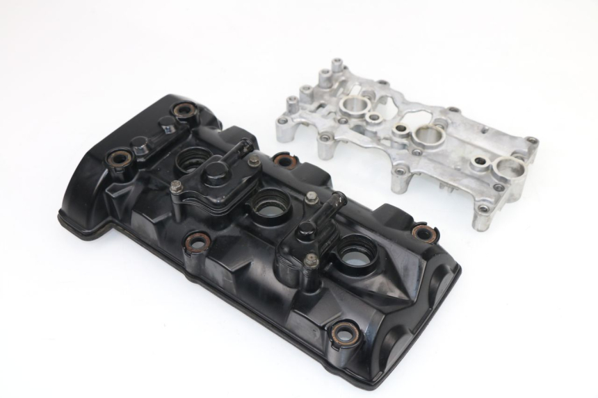 photo de CACHE CULBUTEUR TRIUMPH STREET TRIPLE 675 (2007 - 2012)