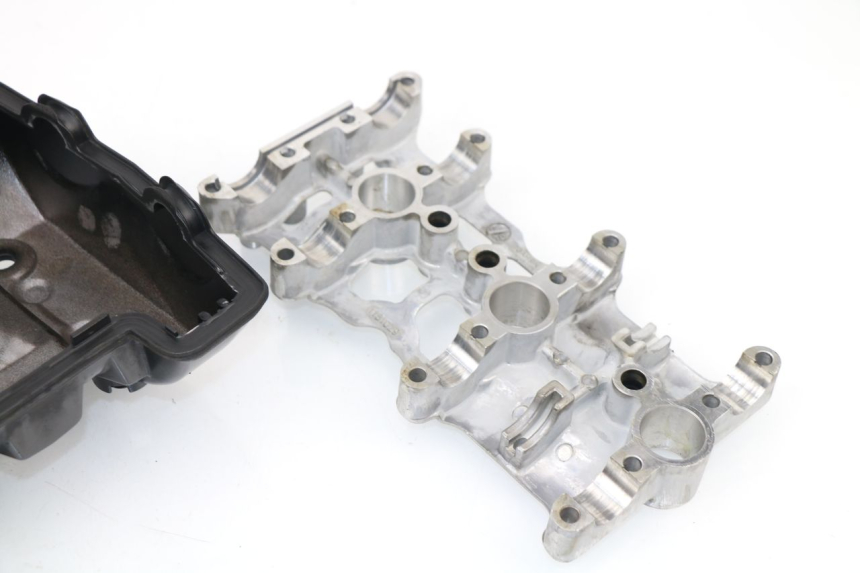 photo de CACHE CULBUTEUR TRIUMPH STREET TRIPLE 675 (2007 - 2012)