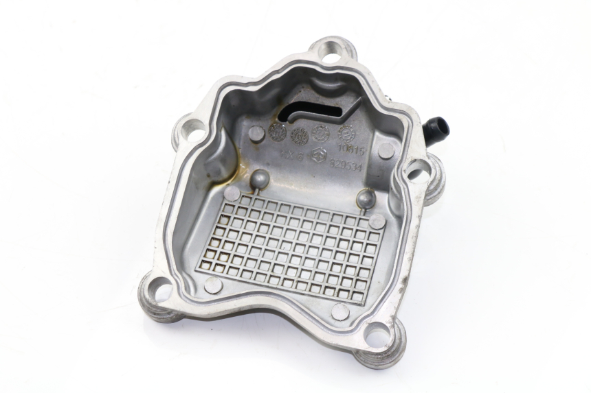 photo de CACHE CULBUTEUR PIAGGIO VESPA GTS IE 300 (2010 - 2016) - Points de fixation