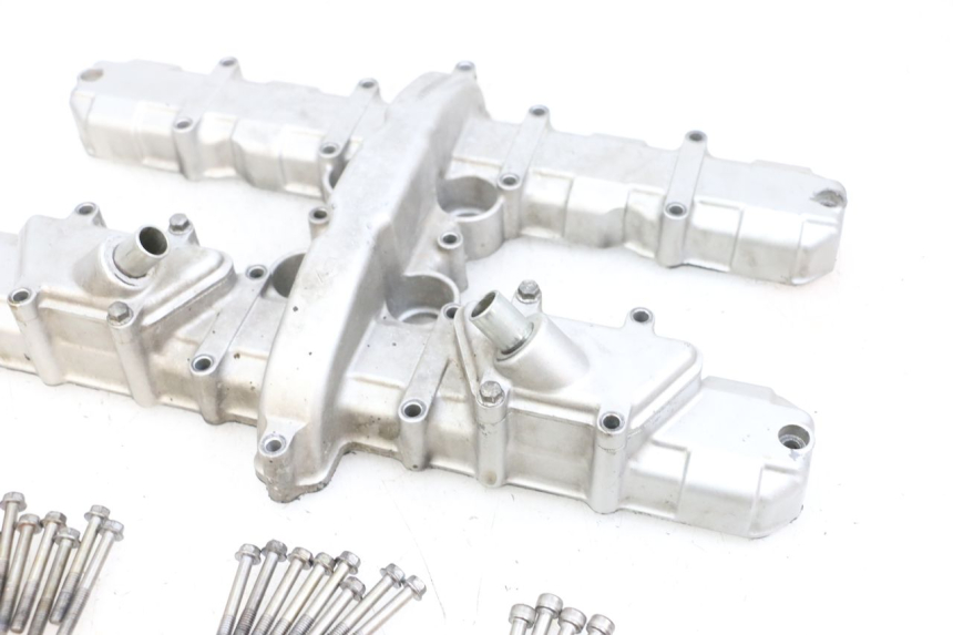 photo de CACHE CULBUTEUR KAWASAKI ZR 7 750 (1999 - 2001) - Gros plan technique