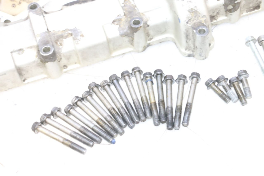 photo de CACHE CULBUTEUR KAWASAKI ZR7 ZR-7 S 750 (1999 - 2004) - Vue rapprochée