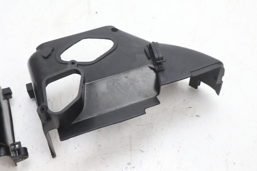 photo de CACHE CYLINDRE KYMCO AGILITY 4T 50 (2005 - 2018) - Points de fixation