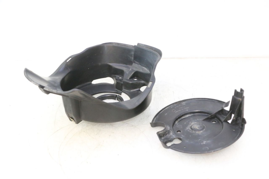 photo de CACHE FOURCHE PEUGEOT TREKKER 50 (1995 - 2004) - Gros plan technique