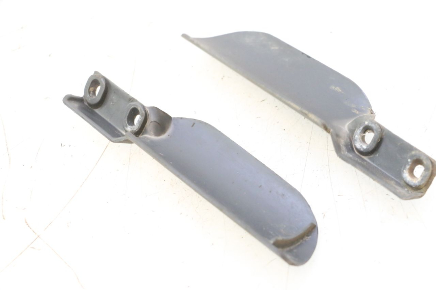 photo de CACHE FOURCHE PIAGGIO TYPHOON 50 (2000 - 2009) - Détail de la pièce