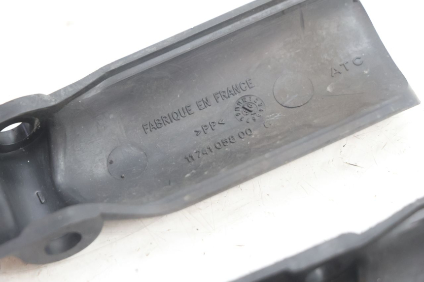 photo de CACHE FOURCHE PEUGEOT VIVACITY 100 (1999 - 2008) - Autre angle de vue