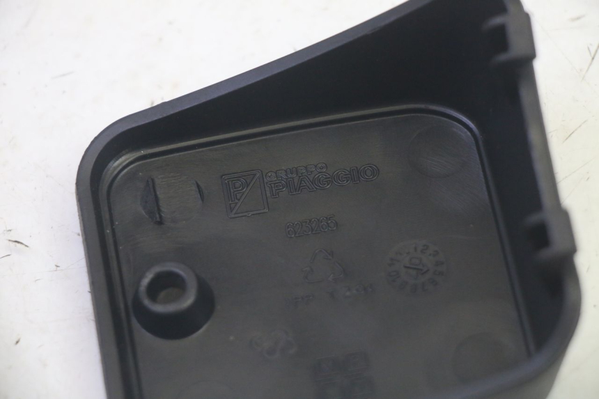 photo de CACHE MAITRE CYLINDRE PIAGGIO MP3 LT 400 (2007 - 2012) - Gros plan technique