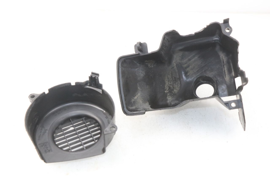 photo de CACHE MOTEUR PEUGEOT VIVACITY 100 (1999 - 2008) - Autre angle de vue