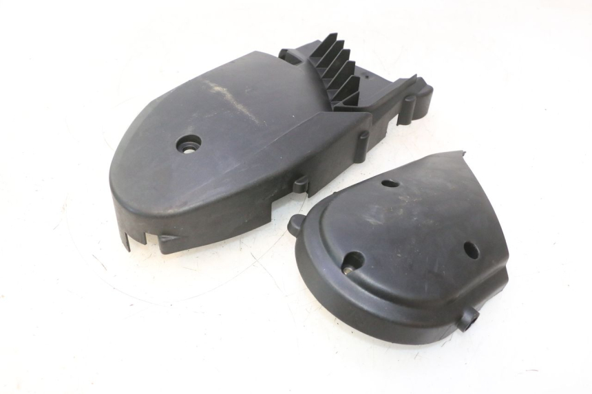 photo de CACHE MOTEUR YAMAHA YP MAJESTY 125 (1998 - 2001) - Gros plan technique