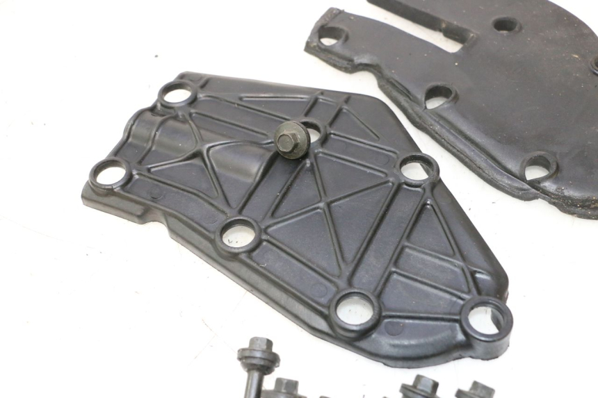 photo de CACHE MOTEUR KAWASAKI ZX-6R ZX6R 600 (2000 - 2002) - Gros plan technique