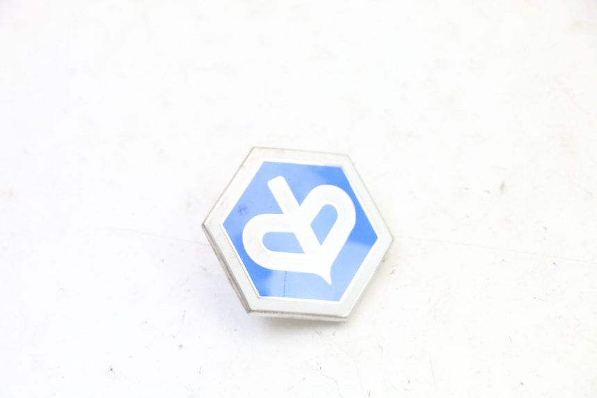 photo de CACHE ROUE PIAGGIO MP3 500 (2014 - 2016)