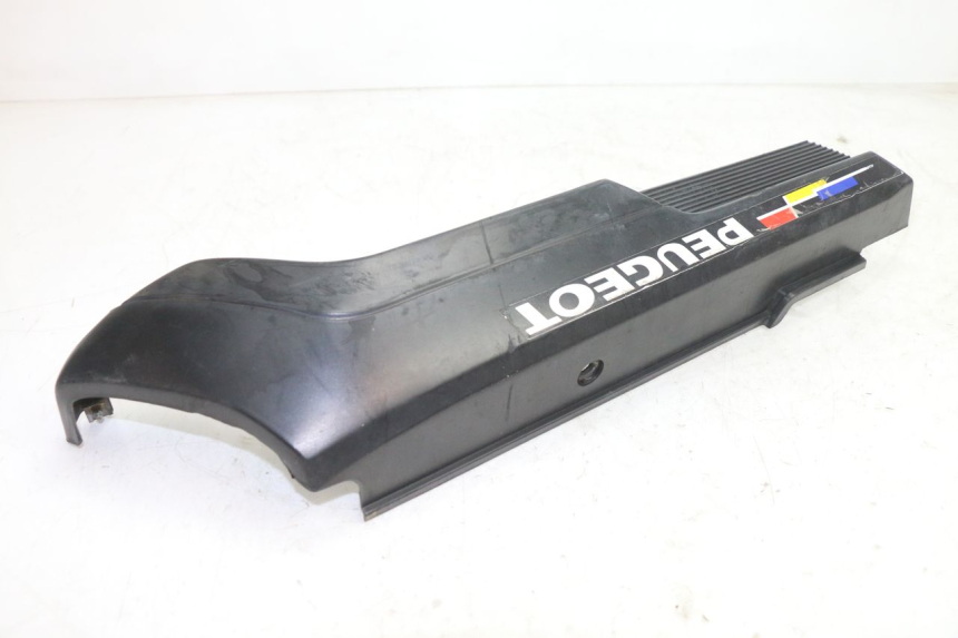 photo de CACHE SOUS SELLE DROIT PEUGEOT 103 SPX CLIP 50 (1989 - 1992) - Gros plan technique