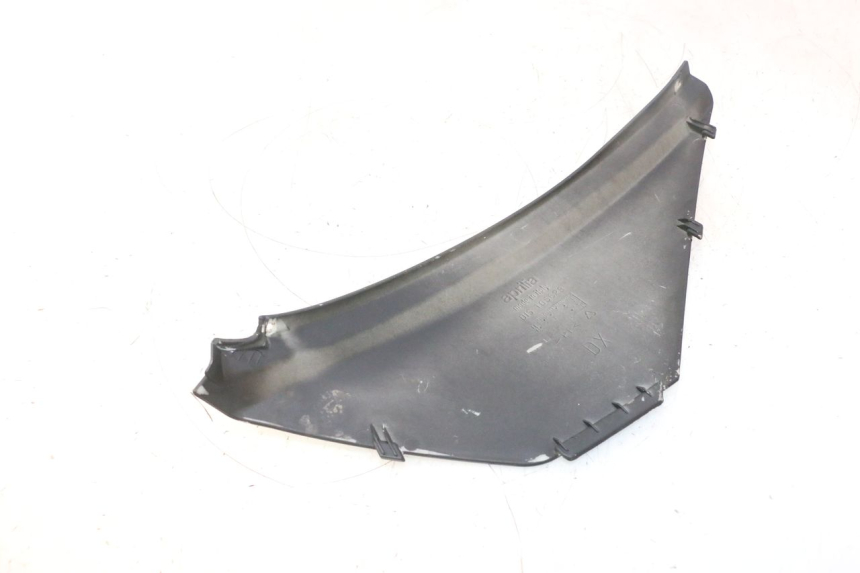 photo de CACHE SOUS SELLE DROIT APRILIA ATLANTIC S 125 (2010 - 2013) - Autre angle de vue