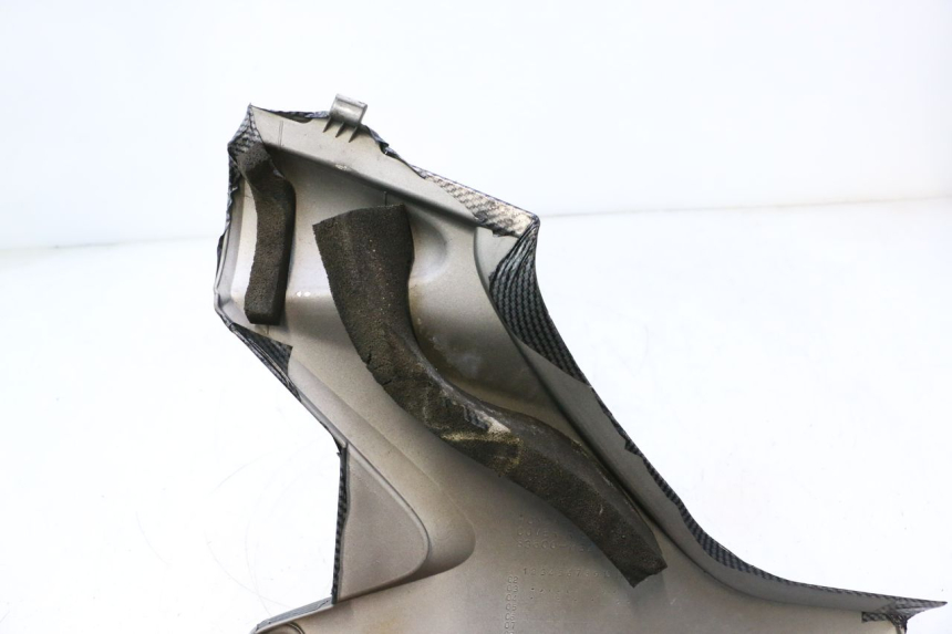 photo de CACHE SOUS SELLE DROIT HONDA CB F HORNET 600 (2005 - 2006) - Autre angle de vue