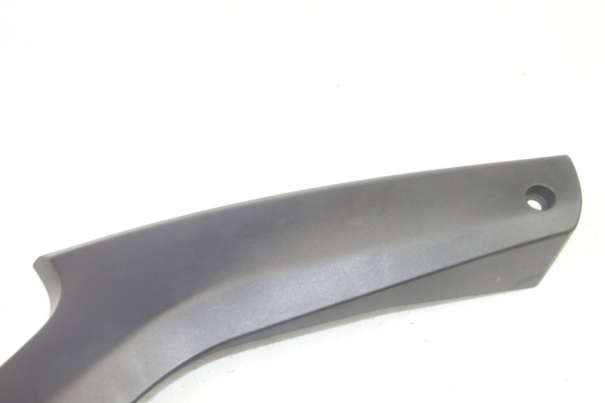 photo de CACHE SOUS SELLE DROIT SUZUKI DL V STROM 1000 (2002 - 2007) - Zoom état d’usage