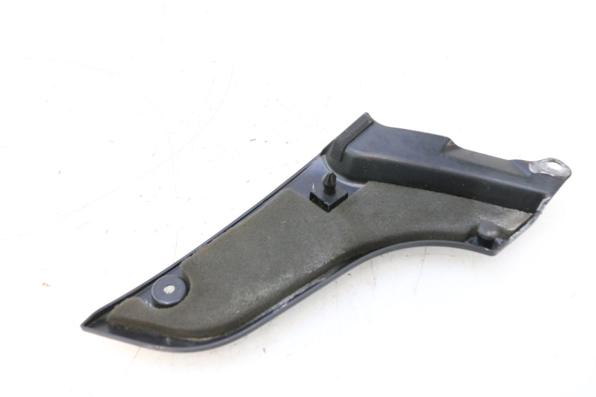 photo de CACHE SOUS SELLE DROIT YAMAHA FJR 1300 (2001 - 2005) - Détail de la pièce