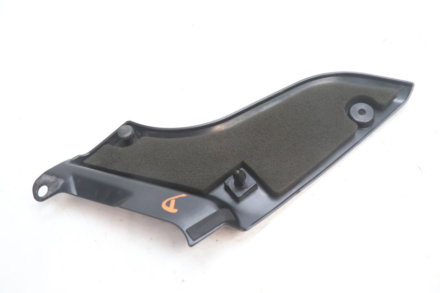 photo de CACHE SOUS SELLE DROIT YAMAHA FJR 1300 (2001 - 2005) - Autre angle de vue