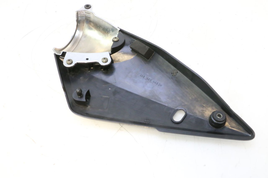 photo de CACHE SOUS SELLE DROIT SUZUKI GSF N BANDIT 1200 (2001 - 2005) - Zoom état d’usage