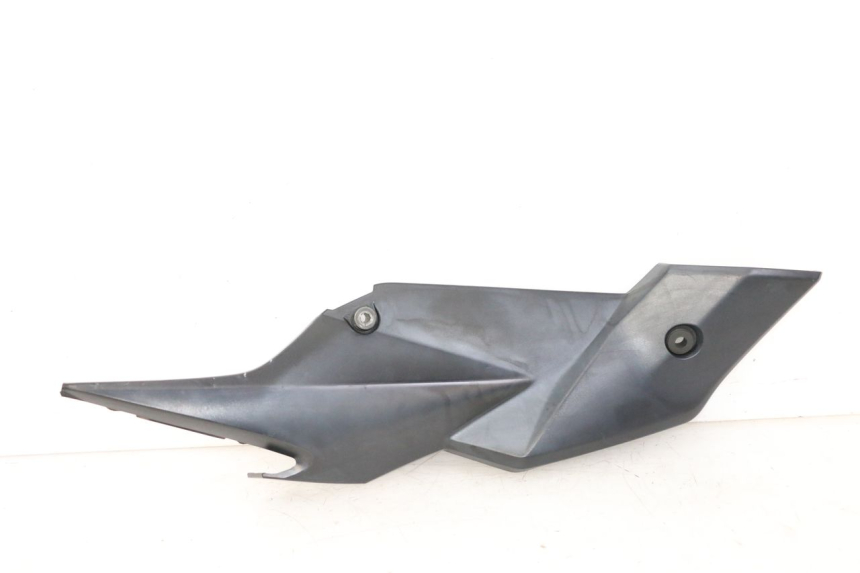 photo de CACHE SOUS SELLE DROIT SUZUKI GSR 750 (2011 - 2017)