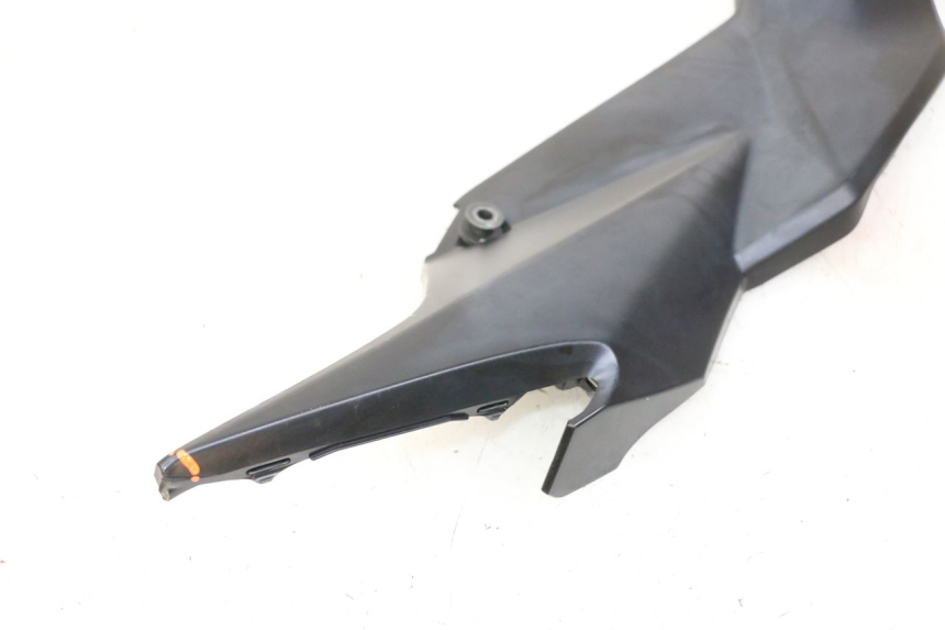 photo de CACHE SOUS SELLE DROIT SUZUKI GSR 750 (2011 - 2017)