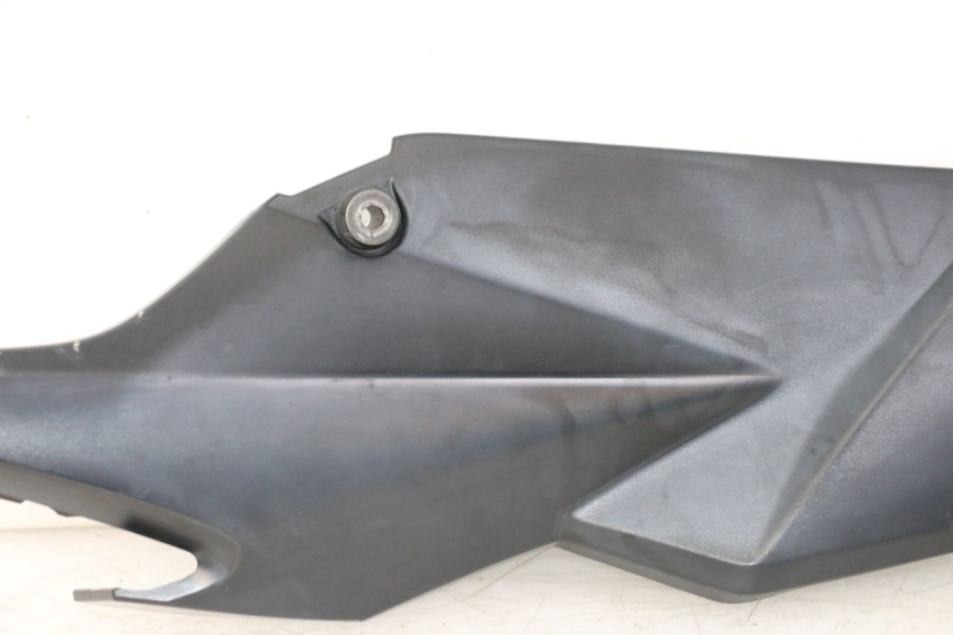 photo de CACHE SOUS SELLE DROIT SUZUKI GSR 750 (2011 - 2017)