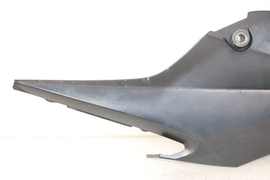 photo de CACHE SOUS SELLE DROIT SUZUKI GSR 750 (2011 - 2017)