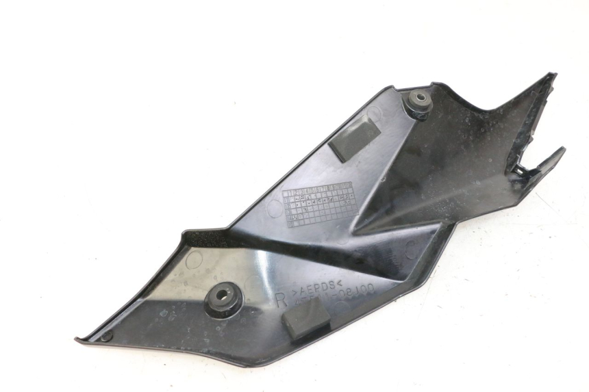 photo de CACHE SOUS SELLE DROIT SUZUKI GSR 750 (2011 - 2017)
