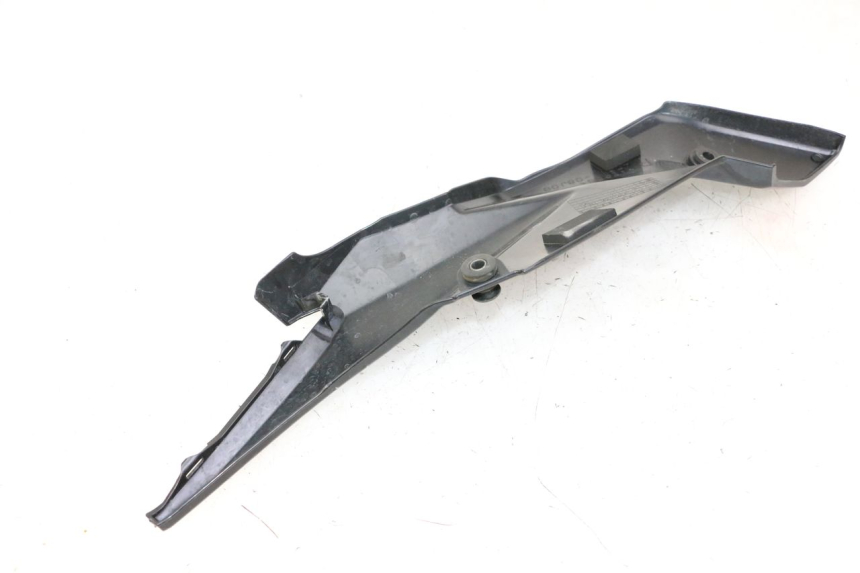 photo de CACHE SOUS SELLE DROIT SUZUKI GSR 750 (2011 - 2017)