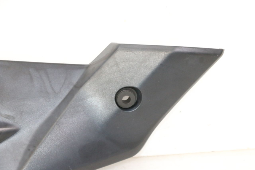 photo de CACHE SOUS SELLE DROIT SUZUKI GSR 750 (2011 - 2017)