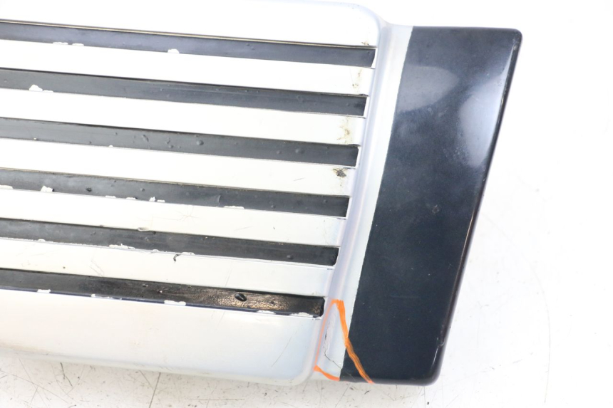 photo de CACHE SOUS SELLE DROIT SUZUKI GSX E 250 (1982 - 1983)