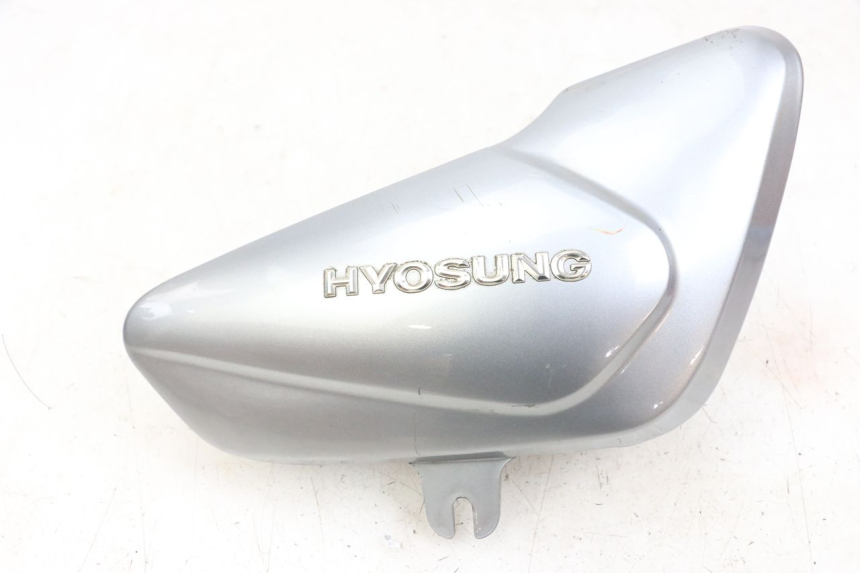 photo de Cache sous selle droit HYOSUNG GV AQUILA 125 (2000 - 2004)