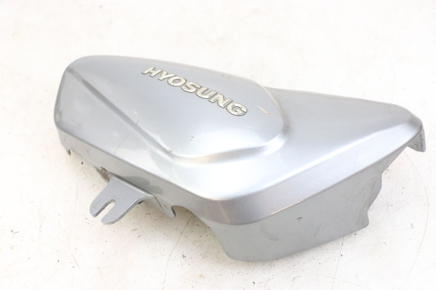 photo de Cache sous selle droit HYOSUNG GV AQUILA 125 (2000 - 2004)
