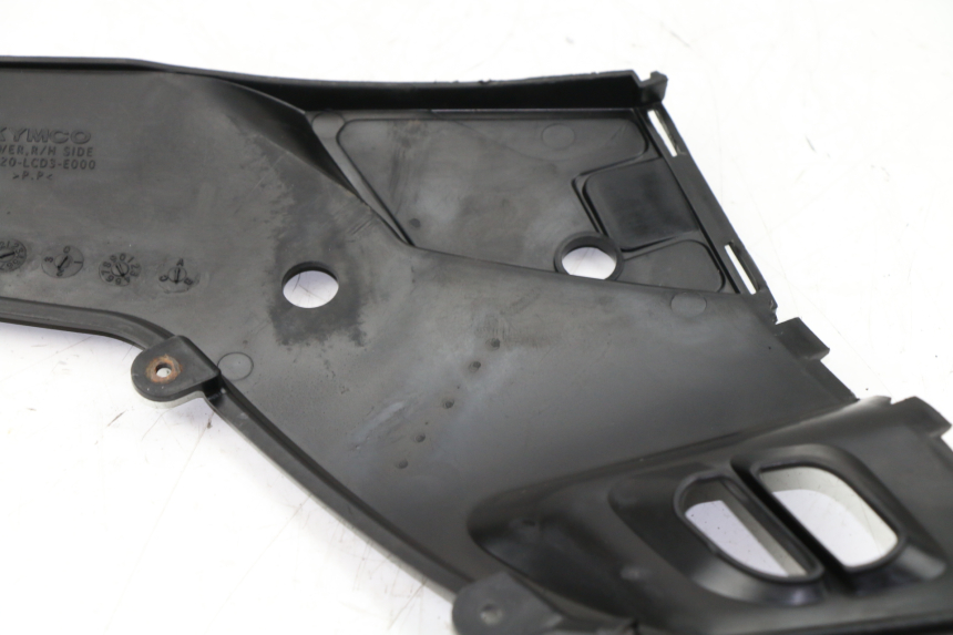 photo de CACHE SOUS SELLE DROIT KYMCO PEOPLE S 125 (2000 - 2008)