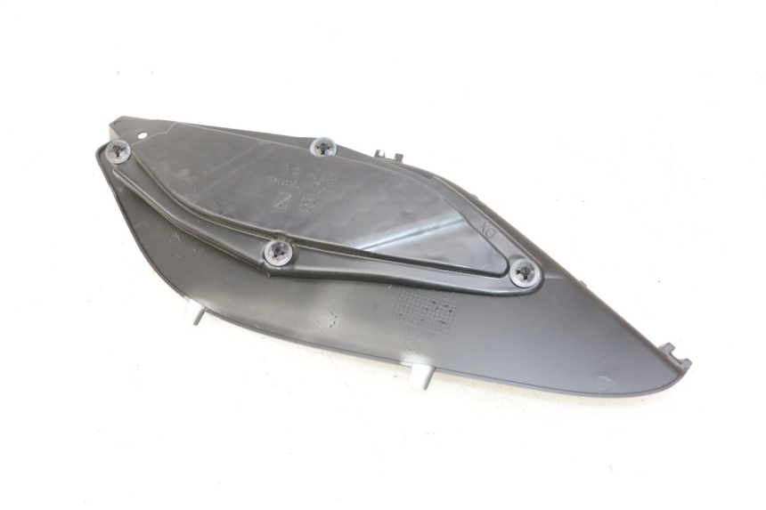 photo de CACHE SOUS SELLE DROIT PIAGGIO MP3 HPE 310 (2024 - 2025)