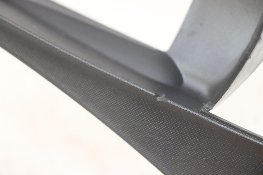 photo de CACHE SOUS SELLE DROIT PIAGGIO MP3 HPE 300 (2019 - 2026) - Détail de la pièce