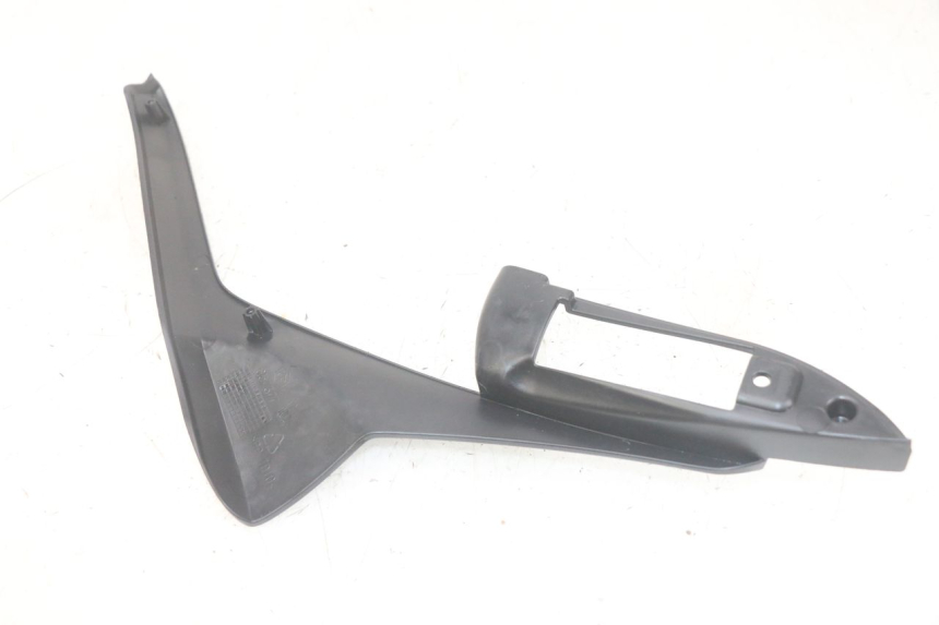 photo de CACHE SOUS SELLE DROIT PIAGGIO MP3 HPE 300 (2019 - 2026) - Zoom état d’usage