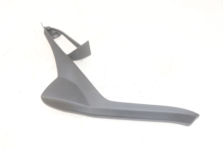 photo de CACHE SOUS SELLE DROIT PIAGGIO MP3 HPE 300 (2019 - 2026) - Vue d’ensemble