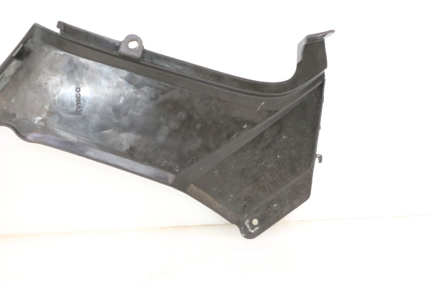 photo de CACHE SOUS SELLE DROIT KYMCO MXU R 250 (2004 - 2010) - Gros plan technique