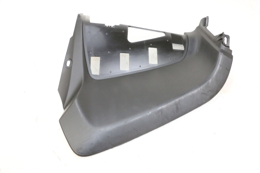 photo de CACHE SOUS SELLE DROIT YAMAHA NEO'S CORE 1 (2022 - 2026) - Vue rapprochée