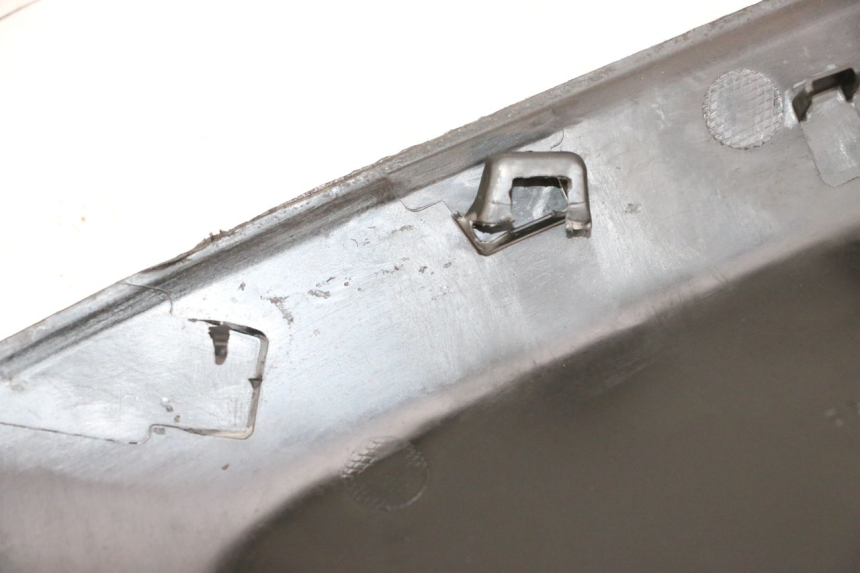 photo de CACHE SOUS SELLE DROIT YAMAHA NEO'S CORE 1 (2022 - 2026) - Pièce contrôlée