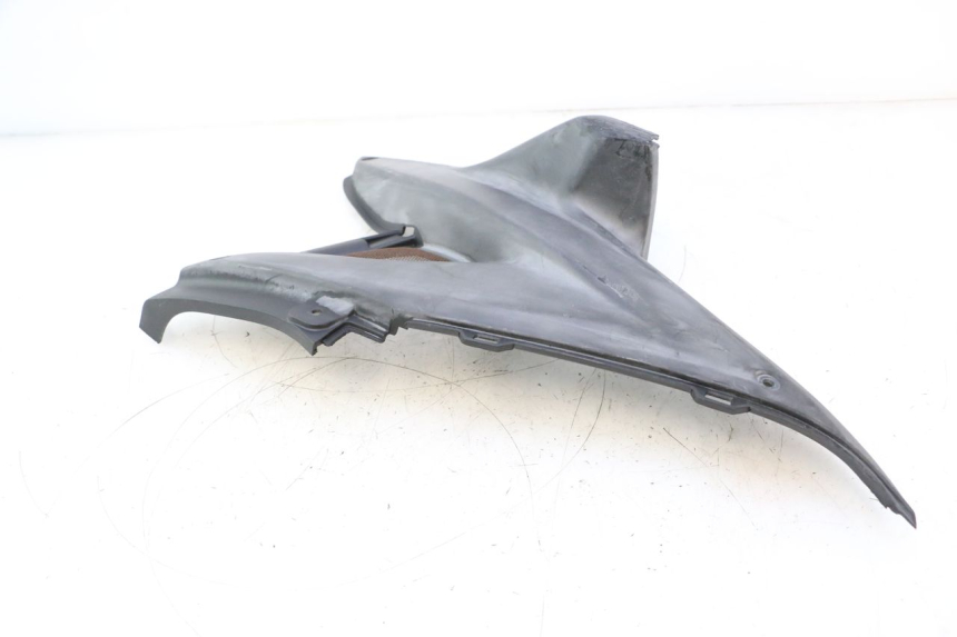 photo de CACHE SOUS SELLE DROIT MBK NITRO 50 (2004 - 2008) - Détail de la pièce