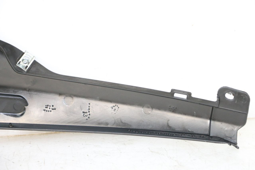 photo de CACHE SOUS SELLE DROIT PIAGGIO NRG POWER PUREJET 50 (2018 - 2021)