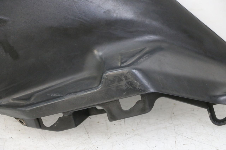 photo de CACHE SOUS SELLE DROIT SYM ORBIT III 3 4T 50 (2021 - 2025) - Vue d’ensemble