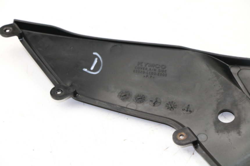 photo de CACHE SOUS SELLE DROIT KYMCO PEOPLE S 125 (2000 - 2008)