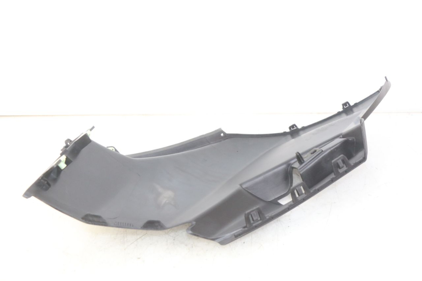photo de CACHE SOUS SELLE DROIT PEUGEOT CITYSTAR AIR 125 (2014 - 2017)