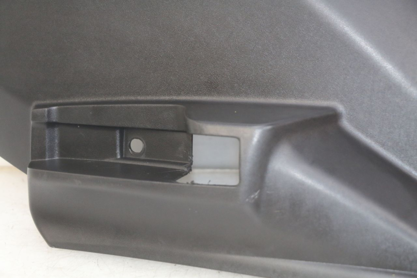 photo de CACHE SOUS SELLE DROIT PEUGEOT CITYSTAR AIR 125 (2014 - 2017)